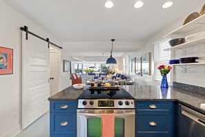 Fridge, microwave, oven, stovetop - 4 bedroom 4 bath beach house with beautiful views and a nice outdoor kitchen!! (Fernandina Beach)