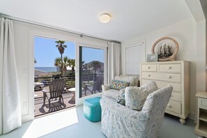 Smart TV - 4 bedroom 4 bath beach house with beautiful views and a nice outdoor kitchen!! (Fernandina Beach)