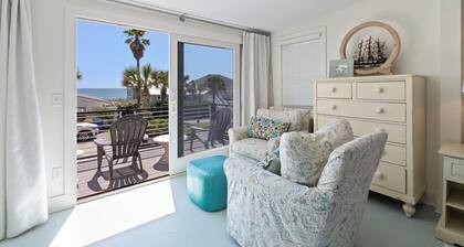 Beach side - Walk to restaurants - Close to downtown