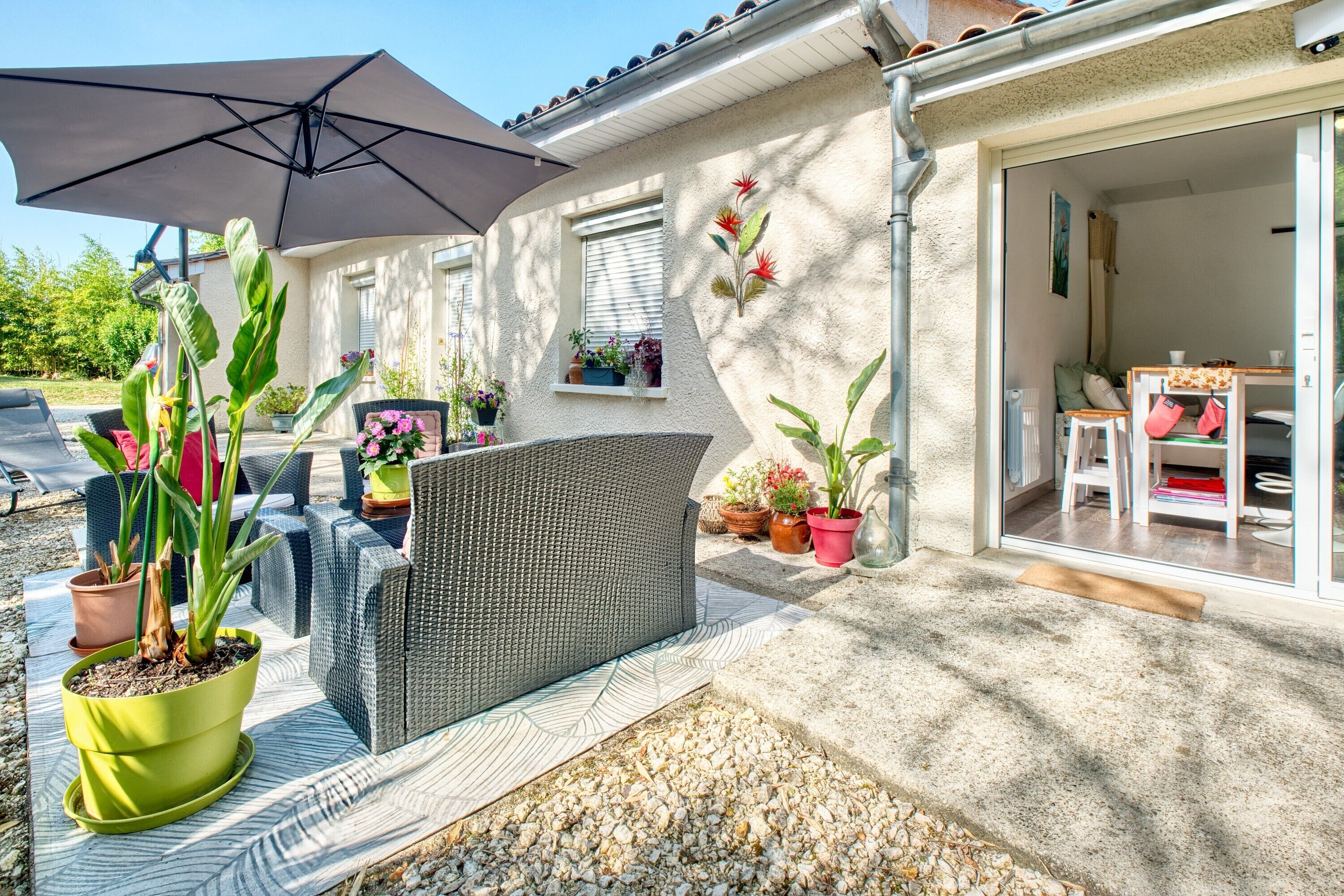 屋外ダイニングエリア