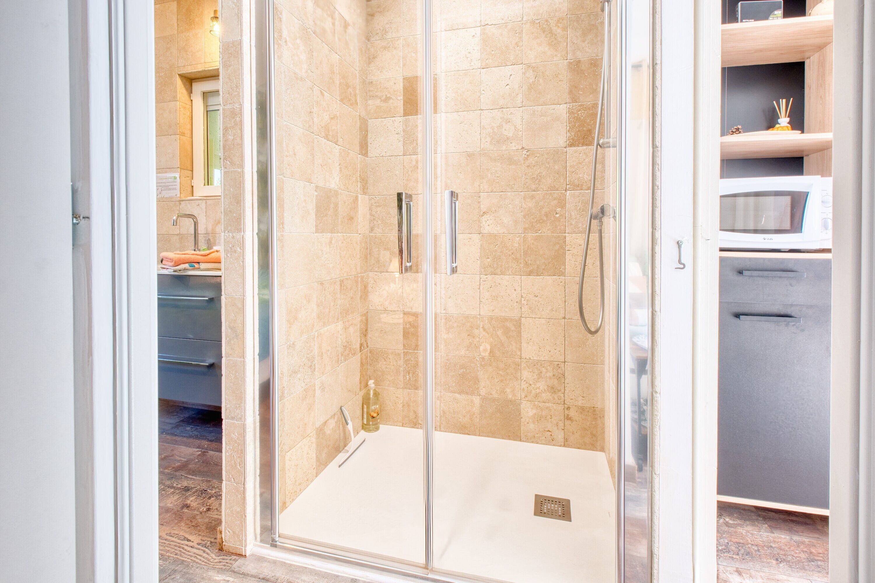 Ducha, secador de pelo, toallas