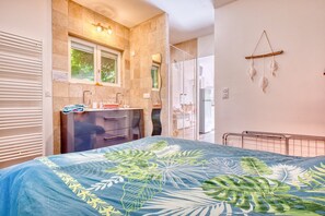 1 bedroom, iron/ironing board, free WiFi, bed sheets