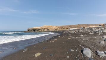 Una spiaggia nelle vicinanze
