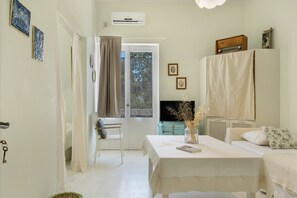 3 bedrooms, iron/ironing board, free WiFi, bed sheets - Apartment 'Seaview House Ground Floor' with Sea View, Wi-Fi and Air Conditioning (Kimolos)