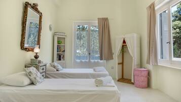 3 bedrooms, iron/ironing board, free WiFi, bed sheets