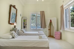 3 slaapkamers, een strijkplank/strijkijzer, gratis wifi, beddengoed