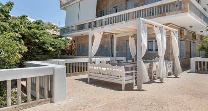 Apartment 'Seaview House Ground Floor' with Sea View, Wi-Fi and Air Conditioning