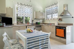 Réfrigérateur, four, plaque de cuisson, lave-vaisselle