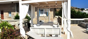 Apartment 'Seaview House Upper Floor' with Sea View, Wi-Fi and Air Conditioning