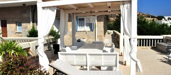 Apartment 'Seaview House Upper Floor' with Sea View, Wi-Fi and Air Conditioning
