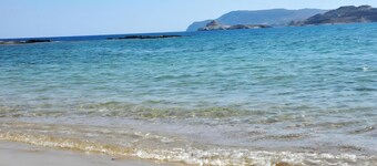 Seaview House Upper Floor Apartment with Sea View, Wi-Fi, and Air Conditioning