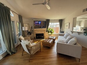 Smart TV, fireplace