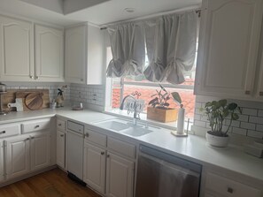 Mikrowelle, Ofen, Herdplatte, Geschirrspüler