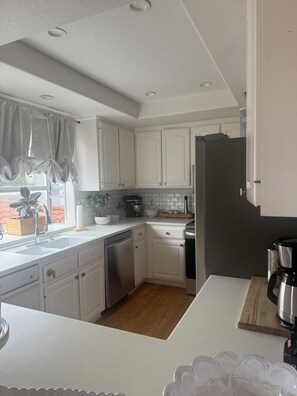 Microonde, forno, piano cottura, lavastoviglie