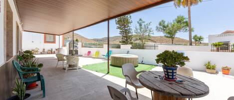 屋外ダイニングエリア