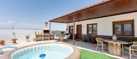 屋外ダイニングエリア