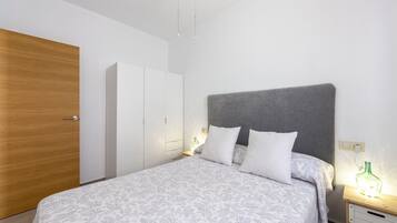 2 dormitorios, tabla de planchar con plancha, wifi gratis y ropa de cama