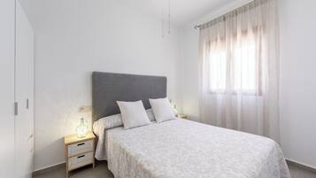 2 Schlafzimmer, BĂŒgeleisen/BĂŒgelbrett, kostenloses WLAN, BettwĂ€sche