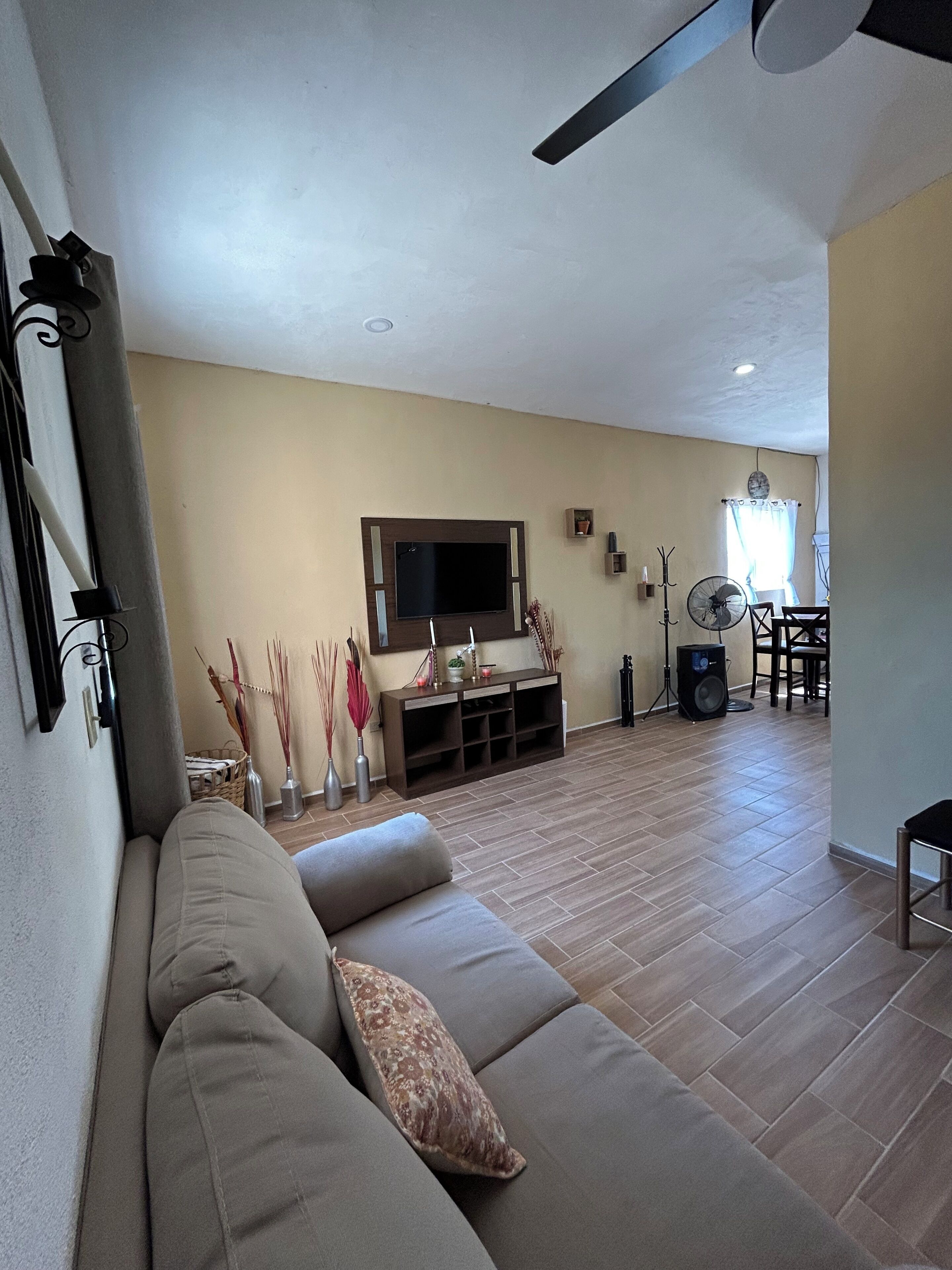 Habitación Confort, vista a la ciudad | Área de sala de estar