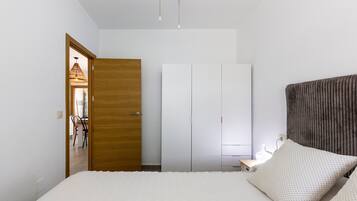 2 dormitoris, planxa i posts de planxar, wifi gratuïta i roba de llit