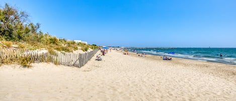 Una spiaggia nelle vicinanze