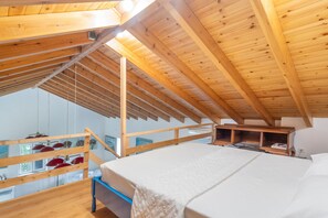 1 bedroom, free WiFi, bed sheets - Apartment 'Zoe' with Mountain View, Wi-Fi and Air Conditioning (Marantochori)