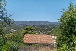 Exterior - Apartment 'Zoe' with Mountain View, Wi-Fi and Air Conditioning (Marantochori)