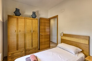 4 Schlafzimmer, Bügeleisen/Bügelbrett, kostenloses WLAN, Bettwäsche
