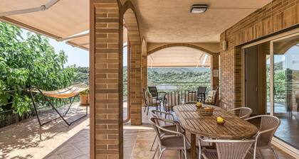 Holiday Home 'Olive' with Private Pool, Wi-Fi and Air Conditioning