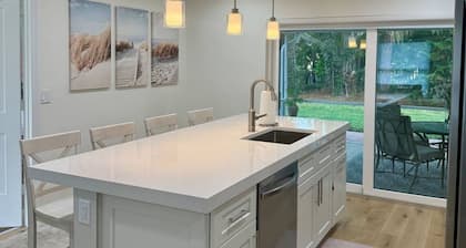Fully renovated 2-bedroom house in Bonita Springs Florida, Beach 5min away!