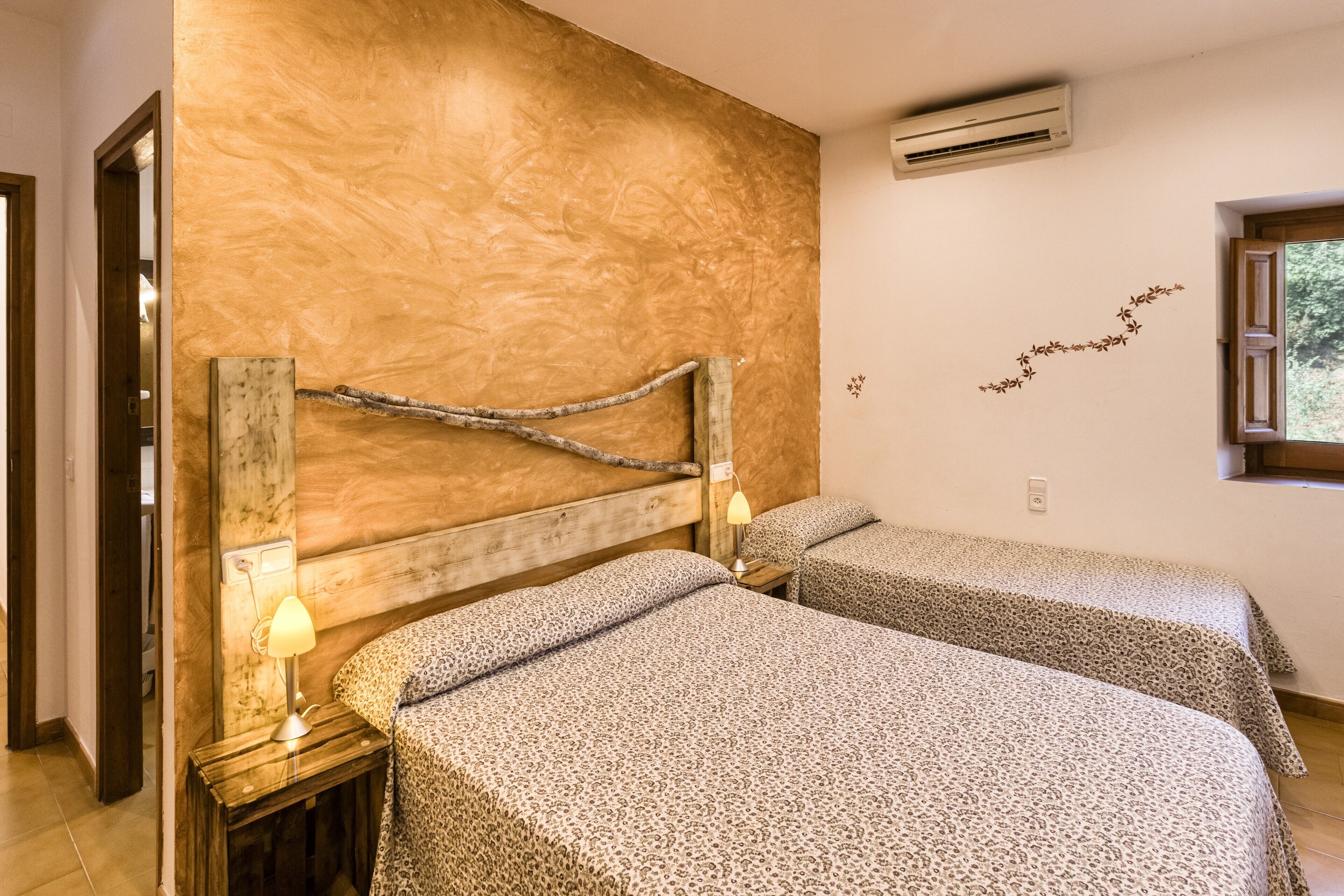 6 habitaciones, tabla de planchar con plancha y wifi gratis 