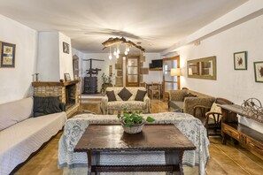 تلفزيون، مدفأة، تنس طاولة