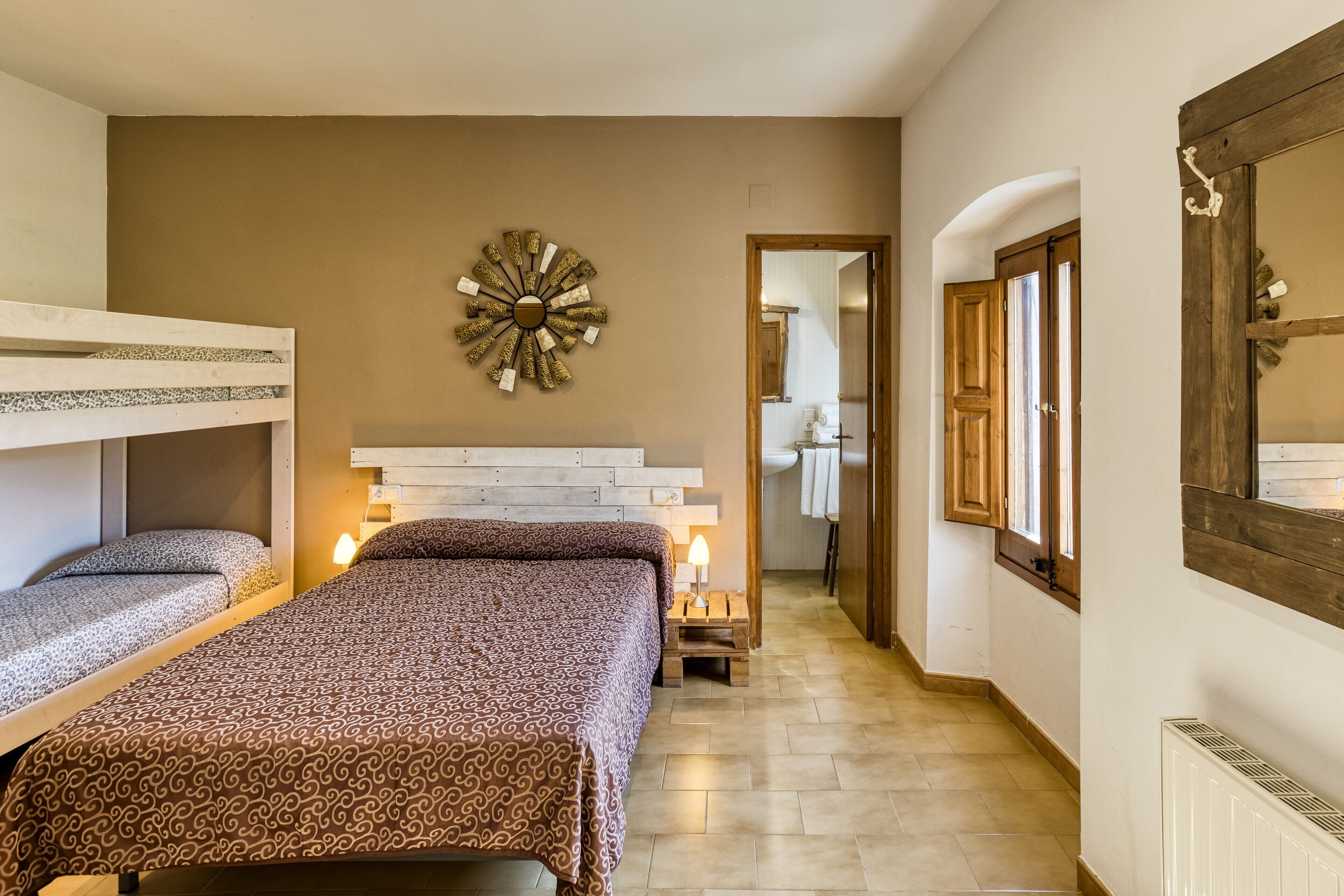 6 camere, ferro/asse da stiro, Wi-Fi gratuito, lenzuola
