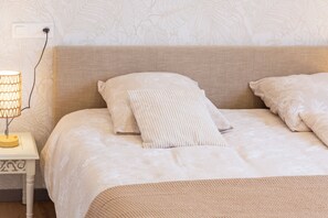 2 bedrooms, iron/ironing board, bed sheets