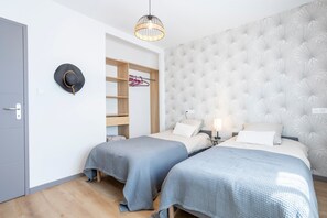 2 quartos, ferros/tábuas de passar roupa, Wi-Fi, roupa de cama