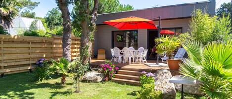 屋外ダイニングエリア