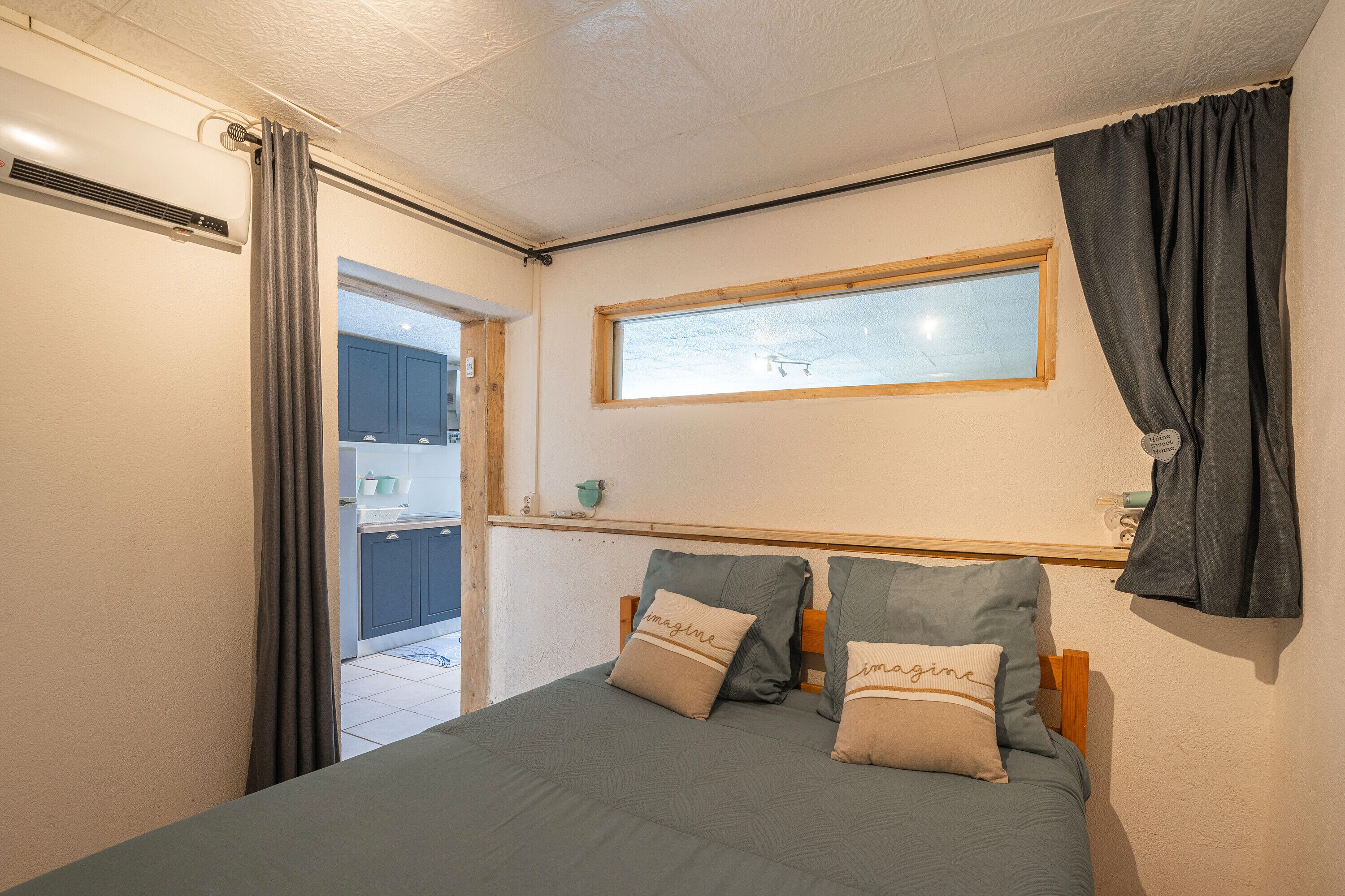 1 chambre, fer et planche à repasser, Wi-Fi gratuit, draps fournis