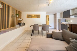 Interior - Apartment "Fattoria" with Private Terrace, Private Garden and Wi-Fi (Saint-Genis-de-Saintonge)