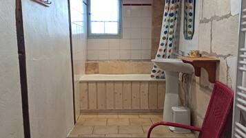 Een douche, handdoeken