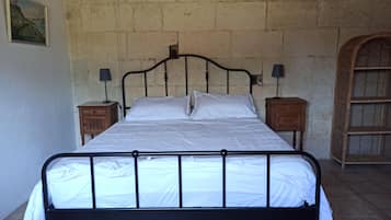 3 bedrooms, free WiFi, bed sheets