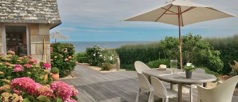 屋外ダイニングエリア