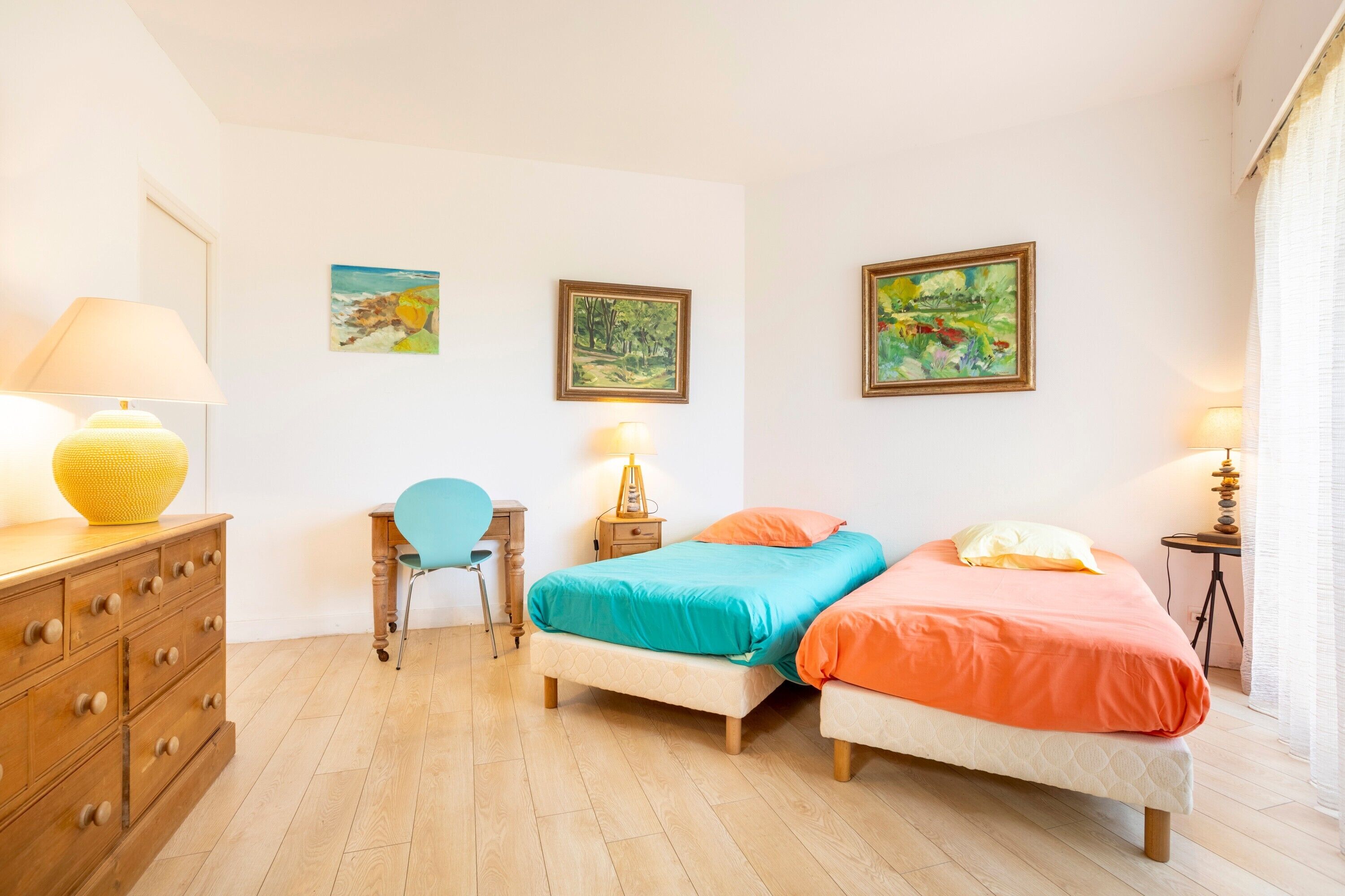 4 bedrooms, iron/ironing board, free WiFi, bed sheets