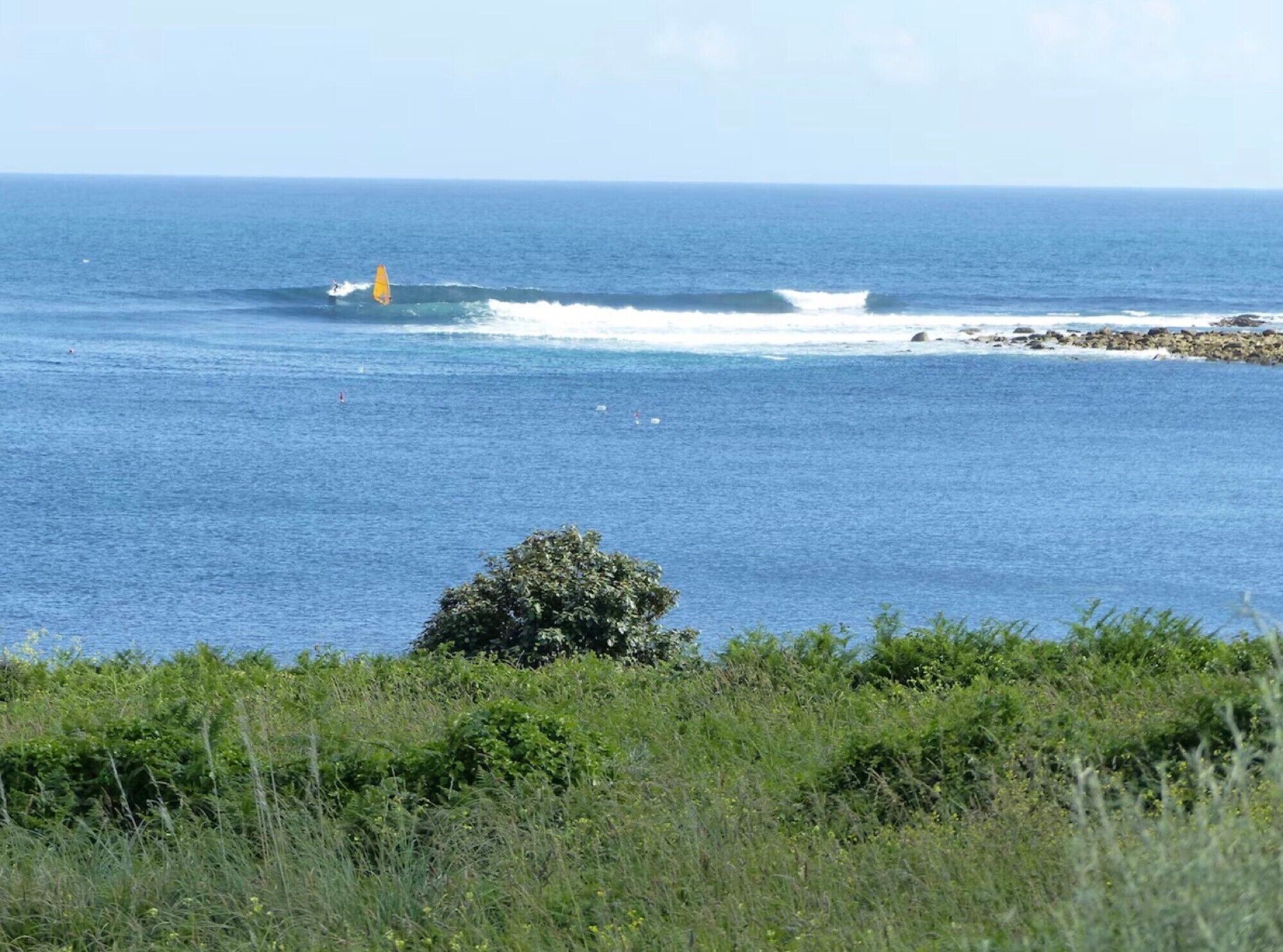 Una spiaggia nelle vicinanze