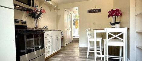 Frigorífic, microones, forn i placa de cuina