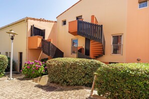 A building with a spiral staircase, a door, and a window. - Apartment 'Notre Dame' with Sea View, Private Terrace and Wi-Fi (Capbreton)
