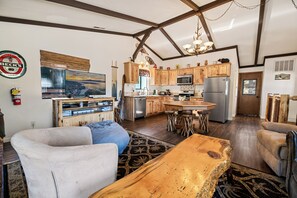 Flat-screen TV - High Hopes (Big Bear Lake)