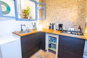 Fridge, microwave, oven, stovetop - Holiday Home 'Blue Note' with Mountain View, Private Terrace and Wi-Fi (Torrox)