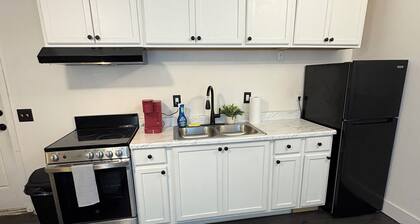 Cozy studio in lovely Anchorage with WiFi
Nearby Restaurants
