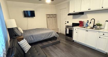 Cozy studio in lovely Anchorage with WiFi
Nearby Restaurants close to Downtown