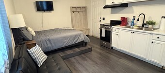 Cozy studio in lovely Anchorage with WiFi
Nearby Restaurants close to Downtown